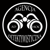 AD HOC_logo z tłem_białe